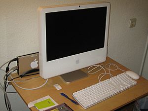 Archivo:Apple iMac G5 with iSight