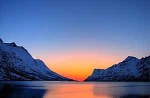 Archivo:Arctic Sunset