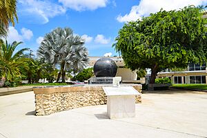Archivo:Aruba Status Aparte Monument