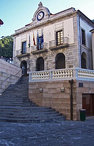 Archivo:Asturias Cudillero Ayuntamiento lou