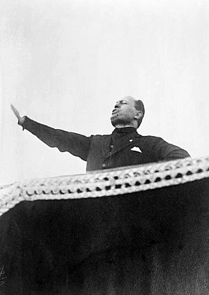 Archivo:Bundesarchiv Bild 102-13773, Benito Mussolini