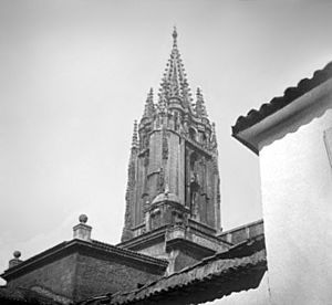 Archivo:Cimbori de la Catedral d'Oviedo Restored