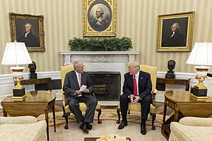Archivo:Donald Trump and Pedro Pablo Kuczynski in the Oval Office, February 24, 2017