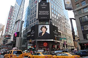 Archivo:Dr. Donna J Nelson Times Square photo
