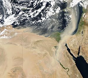 Archivo:Dust storms off Egypt