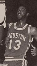 Archivo:Dwight Jones basketball
