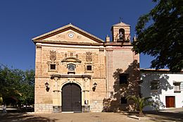 Archivo:Encinas Reales, Ermita del Calvario, fachada principal