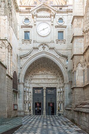 Archivo:FP Toledo Cathedral 2025 - Puerta del Reloj