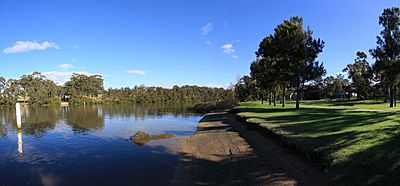 Archivo:Georges river easthills.