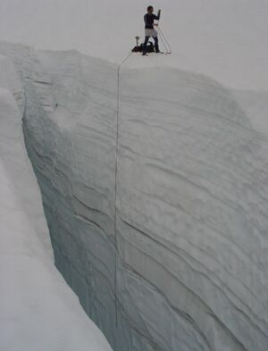 Archivo:Glaciercrevasse