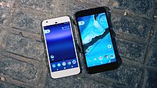 Archivo:Google Pixel and Pixel XL smartphones (30155272575)