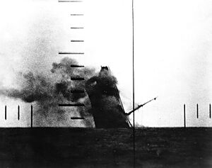 Archivo:Japanese Cargo Ship Sinking