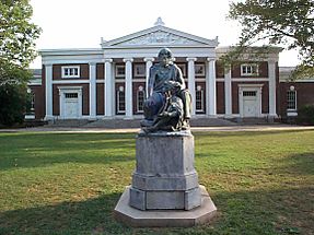 Archivo:Old Cabell Hall and Homer University of Virginia