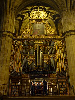 Archivo:Organo de la Iglesia de Santo Tomás de Haro