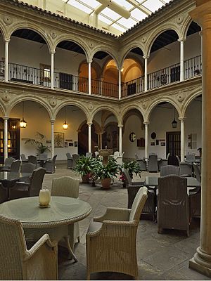 Archivo:Palacio del Deán Ortega (Úbeda). Patio