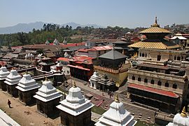 Pashupatinath-Tempel-13a-Bagmati-Bruecken-2013-gje