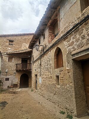 Archivo:Patio restaurado del antiguo castillo calatravo
