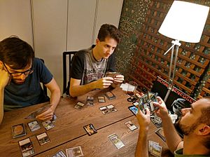 Archivo:Players during a Magic The Gathering Draft