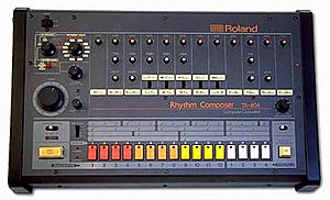 Archivo:Roland TR-808 drum machine