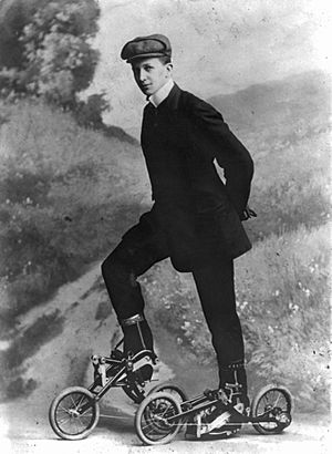 Archivo:Roller skates, 1910