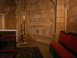 Archivo:Sepulcro de Alfonso de Valencia, catedral de León
