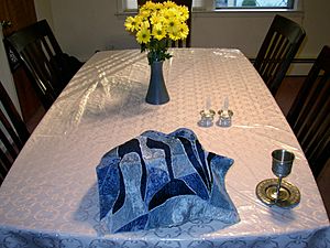 Archivo:Shabbat table setting