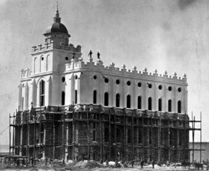 Archivo:St George Utah temple construction