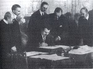 Archivo:Stamboliyski - Treaty of Neuilly-sur-Seine