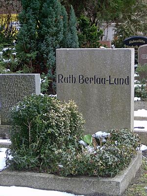 Archivo:Tombstone Ruth Berlau