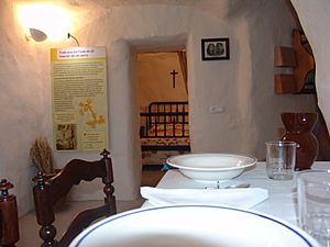 Archivo:Vida y tradiciones en las Casas Cueva
