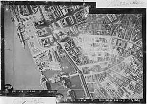 Archivo:Aerial Reconnaissance View of Liverpool, Great Britain C5428
