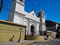 Apopa El Salvador Cathedral 2012.jpg
