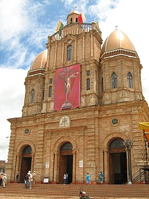 Archivo:Basilica del Señor de los Milagros-San Pedro