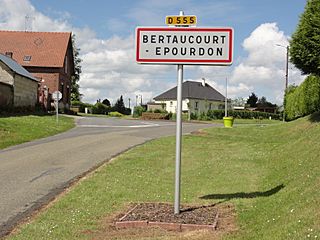Bertaucourt-Epourdon (Aisne) city limit sign.JPG