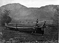 COLLECTIE TROPENMUSEUM Een Toba Batak prauw met houtsnijwerk op de voorsteven TMnr 60011149