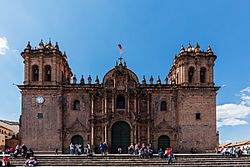 Archivo:Catedral, Plaza de Armas, Cusco, Perú, 2015-07-31, DD 73