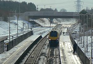 Archivo:Class 222 at East Midlands Parkway railway station in 2009