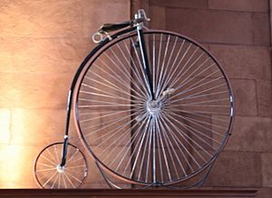 Archivo:Columbia High-wheeled Bicycle, circa 1886