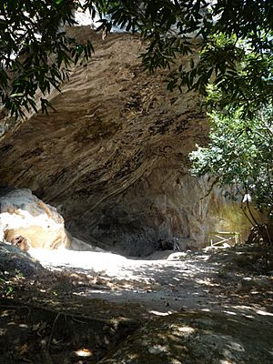 Archivo:Entrada Cueva de Corinto, El Salvador