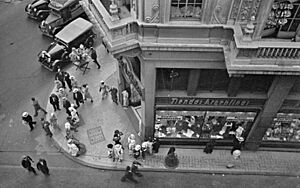 Archivo:Horacio Coppola - Buenos Aires 1936 - Suipacha y Diagonal Norte