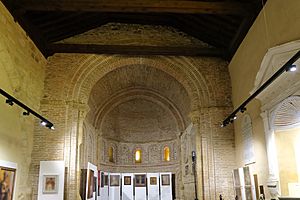 Archivo:Iglesia de Santiago, Alba de Tormes, Ábside, interior