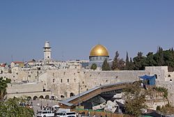 Archivo:Jerusalem Dome of the rock BW 13
