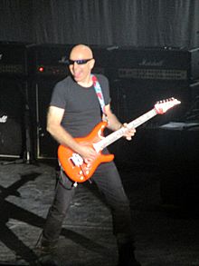 Archivo:Joe Satriani Bogota Sep 2014 (26)