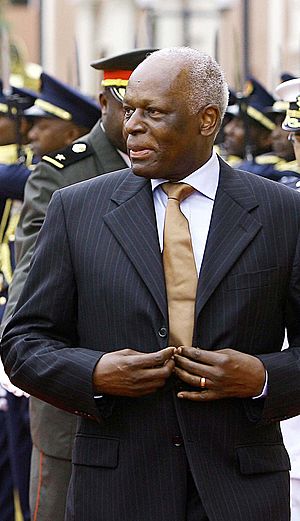 Archivo:José Eduardo dos Santos 3