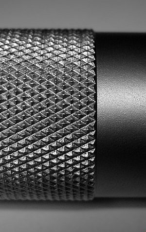Archivo:Knurling closeup