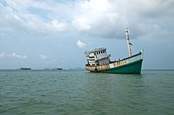 Koh Mak (island), Thailand, Shipwreck in lagoon.jpg