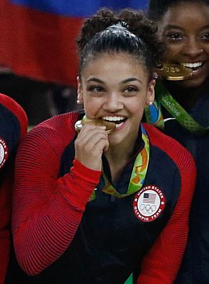 Archivo:Laurie Hernandez Rio 2016