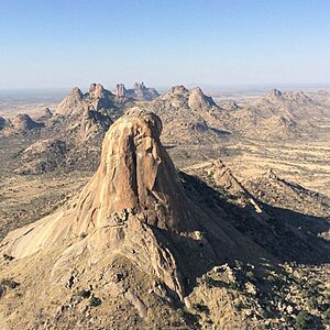 Archivo:Le Mont Abtouyour en pays Kenga