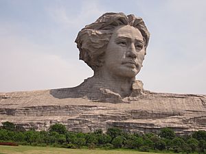 Archivo:Mao Zedong youth art sculpture 8