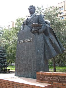 Archivo:Monument to Vasili Chuikov in Volgograd 002
